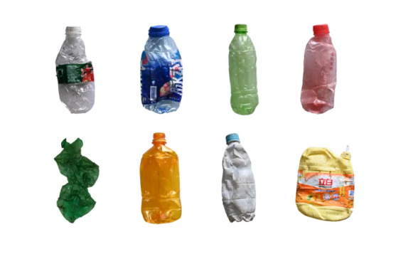 Clasificadora de botellas de plástico en el proceso de reciclaje de plásticos